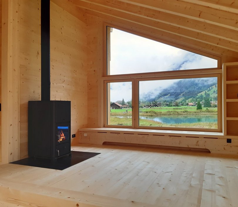 Holzofen und Solarthermie Kandersteg