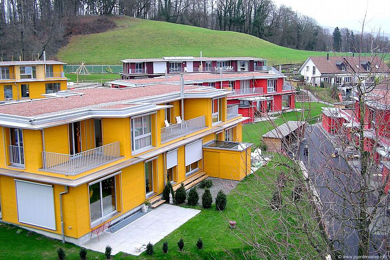 Überbauung Pünterwies in Hombrechtikon, Fernwärmeanlage mit Jenni Speicher