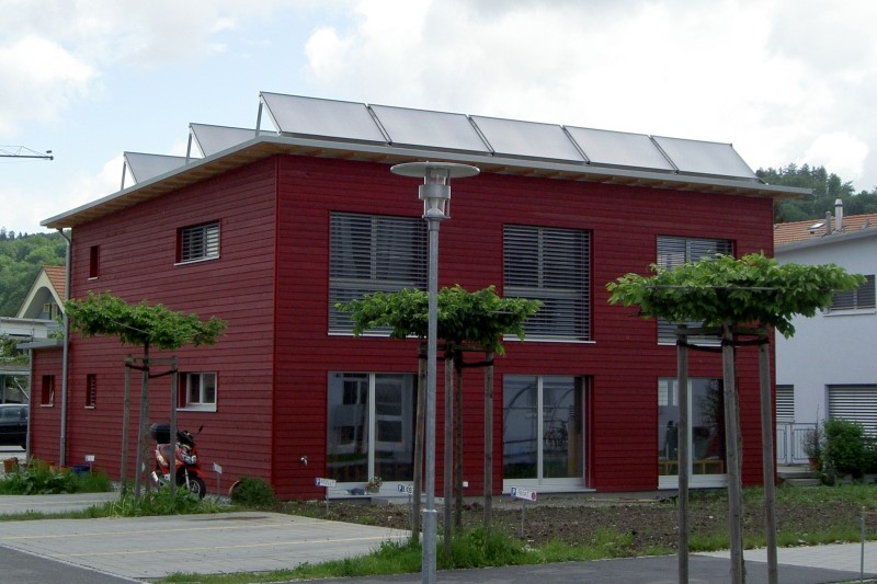 Sonnenhaus mit Flachdach, Sonnenkollektoren für Flachdach