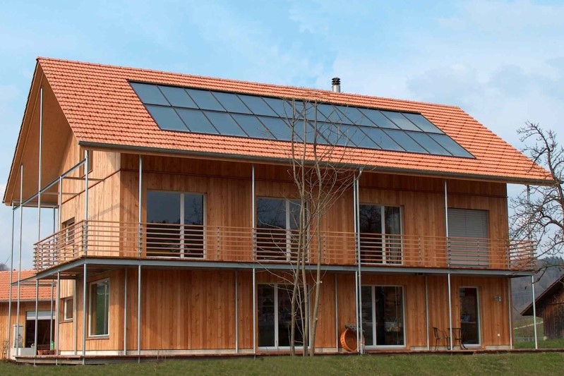 Sonnenhaus aus dem erneuerbaren Rohstoff Holz