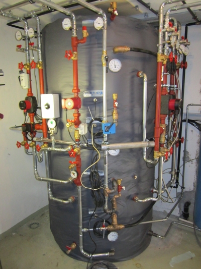 Solarspeicher mit integriertem Boiler und Wärmetauscher in Papels