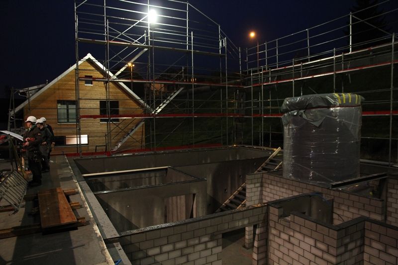 Der Speicher im Zentrum des Gebäudes ragt von Keller ins Erdgeschoss