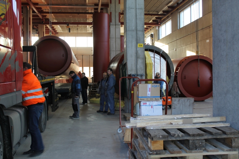 Hochbetrieb im Grossspeicherbau der Jenni Energietechnik AG