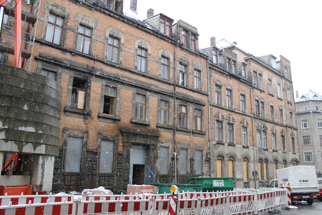 Alte, verlassene, leerstehende Stadthäuser aus der Gründerzeit ca. 1905. Nach der Wende verliessen viele Einwohnder die DDR
